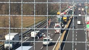 Poco dopo le 12.30 di venerdì 22 novembre 2019 la squadra del distaccamento di multedo dei vigili del fuoco è stata inviata sull'autostrada a26, nel tratto in direzione di genova, per un incidente stradale. Ancora Una Mattinata Difficile In A1 Incidente Con 10 Km Di Coda Piacenzasera It