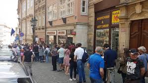 Aici gasesti toate stirile legate de diaspora, sectii de votare, prezentari, exclusivitati, topuri, informatii. Diaspora BatjocoritÄ Iar La Vot Mii De Romani Stau La Cozi Kilometrice In FaÅ£a SecÅ£iilor De Votare Din StrÄinÄtate Foto Video