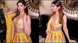 Janhvi kapoor will also have access to six huge car parking spaces in the beautiful apartment building, and it has been reported that the actress has paid rs 39 crore for the magnificent house. Photos Khushi Kapoor Stuns In Sunny Yellow Lehenga By Anita Dongre Guess The Price