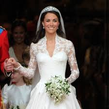 שמלת הכלה של קייט מידלטון (he); Kate Middleton Wedding Dress News Tips Guides Glamour