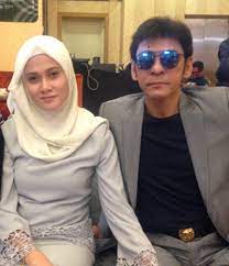 Jamal began his singing career in 1973. Isteri Jamal Abdillah Pernah Dihalau Peminat