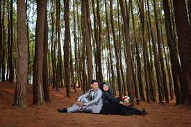 Waktu pemotretan ± 1 hari. Foto Prewedding Tema Hutan Prewedmoto