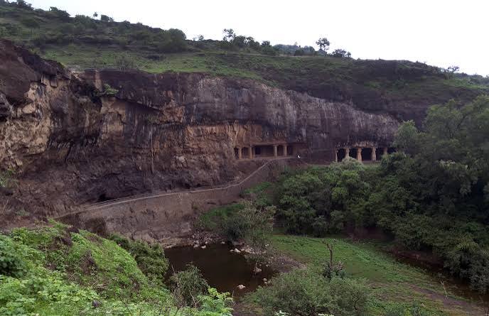 Smarthistory – The multireligious caves at Ellora