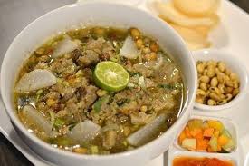 Rasanya hampir semua hidangan yang diolah dari daging selalu menjadi hidangan nah, salah satunya kali ini adalah hidangan soto daging sapi bening tanpa santan yang enak dan spesial. Resep Soto Bandung Cara Membuatnya Yang Gurih Bikin Nagih