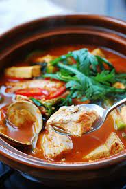 Domi Maeuntang Spicy Fish Stew With Red Snapper Recipe Fish Stew Indian Food Recipes Food