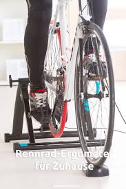 Vater zu hause ein fahrrad reparieren sommeraktivitäten. Heimtrainer Fahrrad Fahrradergometer Fur Zuhause Gesundestube Fahrradtrainer Trainer Fahrrad