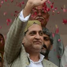 Listen to Peer Syed Zain Ud diN AghA by Nadir Kurd in peer zain playlist  online for free