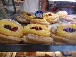 Sfogliatelle belle calde, frolla e riccia. Antico Forno Delle Sfogliatelle Calde Fratelli Attanasio Napoli Menu Prezzi Recensioni Del Ristorante