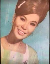 Eva Travis's Instagram, Twitter & Facebook