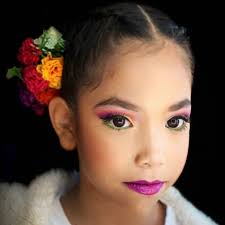 Hoy el estudio se vistió de marinera 🇵🇪 y la hermosa Mariapaz nos  contagió de su dulzura e inocencia 🥰 @gracielacalmet 💄Carolina Avalos  💇🏻‍♀️Pedro Ismael