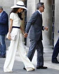 Amal clooney was born on february 3, 1978 in beirut, lebanon as amal ramzi alamuddin. Amal Alamuddin Spray Diat Fur Die Hochzeit Woman At