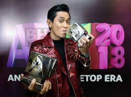 Semalam telah berlangsungnya anugerah mele top era 2018 di stadium axiata arena bukit jalil. Berita Harian On Twitter Khai Bahar Dinobatkan Penyanyi Dan Lagu Meletop Pada Anugerah Meletop Era 2018 Di Stadium Axiata Bukit Jalil Malam Ini Foto Saifullizan Tamadi Https T Co Cjy8eqbmuw