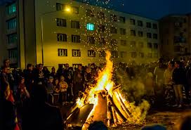 Și anul acesta, administrația de la fieni, condusă de primarul iulian tătulescu și gheorghe secăreanu , a marcat joi seară, 25 octombrie 2018, în curtea centrului de informare și promovare. Focul Lui Sumedru Se Aprinde Joi SearÄƒ La Mioveni AtenÈ›ie La Arderea De Cauciucuri Ziarul Argesenilor