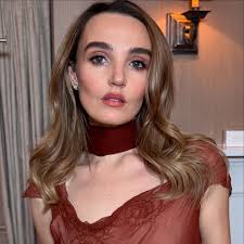 Chloe Fineman #SNL50 @chloeiscrazy @makeup.marc +photo #PeterButlerHair  @traceymattinglyagency