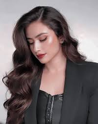 Who is more beautiful?? 1 Sana Javed 2 Ayeza Khan Comments Fast👈