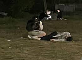 《세 친구》는 mbc 문화방송에서 2000년 2월 14일부터 2001년 4월 9일까지 매주 월요일 밤 10시 55분에 방송된 대한민국 최초의 성인 시트콤이다. Pwwttrspwnvjzm