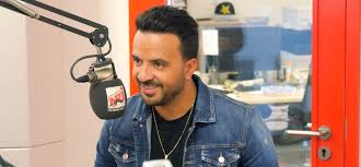 Échame la culpa is sort of celebrating a breakup, poking fun at the cliche it's not you, it's me. so i thought it would be cool to have with demi, you still know it's her. Luis Fonsi Uber Justin Bieber Demi Lovato Social Media Und Neuer Musik Radio Energy