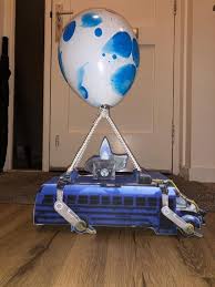 Visit a viking ship, a camel, and a crashed battle bus. Battle Bus Fortnite Suprise Idee Leuke Ideeen Sinterklaas Fortnite