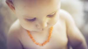 the natural mamas guide to amber teething necklaces