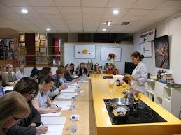 Al frente de ella sesé san martin, ha conseguido que sea un referente, montando cursos. Fantastico Escuela Cocina Barbacil Comunicaci N Blog Archive La De Telva En Escuela De Cocina Escuela Instrumentos De Cocina