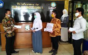Fasilitas sekolah smk hang tuah 1. Yayasan Ahm Salurkan Beasiswa Pendidikan Untuk Belajar Di Masa Pandemi Harianjogja Com