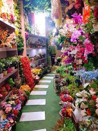 Plant identification apps are useful tools for gardeners and not only. This Flower Store Houses A Stunning Collection Of Artificial Flowers Lbb