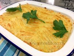 Berbeda dengan pastel goreng, pastel tutup ini juga biasa disajikan dalam pinggan atau cup alumunium, dan cara memasaknya pun dengan pastel tutup juga bisa dijadikan sebagai makanan pengganti nasi, karena bahan kulitnya terdiri dari adonan kentang. Resep Shepherd S Pie Ala Dapur Anne Anne Adzkia
