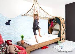 Je moet zelfs nooit een meetlat bovenhalen. Sea Waves Mural A Diy Mural By Wonderwalls Katrien Vanderlinden This Is A Mural Featured In My Book This Book Kids Room Inspiration Boy Room Kids Bedroom