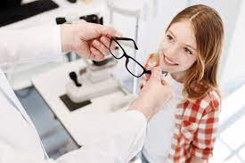 How To Choose The Best Optometrist: Your Complete Guide - Eye Pros How To  Choose The Best Optometrist: Your Complete Guide