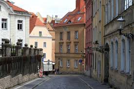 Hier ist die alte mittelalterliche marktplatz mit dem rathaus aus den 1300er mit seinem aktuellen fassade aus den 1500er jahren. Poznan Posen Fotos Der Wichtigsten Sehenswurdigkeiten