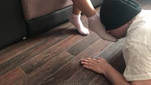 Domovská stránka facesitting femdome kiss nohy v růžových ponožkách a  punčocháčích