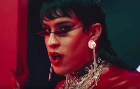 Benito antonio martínez ocasio, mejor conocido como bad bunny, es un cantante, compositor y productor puertorriqueño de trap y reggaetón. Bad Bunny Gets A Full Drag Makeover In New Yo Perreo Sola Video Rolling Stone