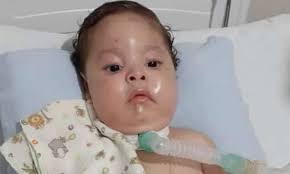 Criança de Várzea Grande voltou pra casa ainda sem o remédio que custa R$  11 milhões, mas Justiça autorizou e o SUS vai fornecer