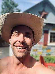 Diana Backstrom's Instagram, Twitter & Facebook