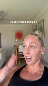 Liz Clay's Instagram, Twitter & Facebook