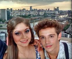 Nueva foto de Rugge & Karol mientras grababan el episodio final de la 1ra  temporada. -🍓