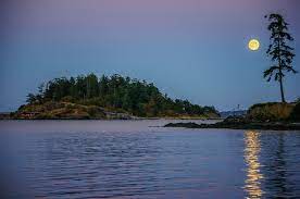 Follow this tutorial to make a dramatic photo of the moon in a landscape. 3 Techniques And Tips For Photographing The Moon In The Landscape