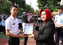 Terbitnya sk kemenkumham ini menjadi babak baru dalam perjalanan partai gelora yang secara ketua partai gelora makassar, ez muttaqien yunus mengaku bersyukur dengan terbitnya sk ini. Kakanwil Kemenkumham Jatim Serahkan Sk Dan Pakaian Dinas Kepada Perwakilan Pns Angkatan 2018