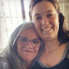 Linda Dellinger's Instagram, Twitter & Facebook