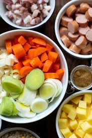 Omas Linsensuppe Mit Wurstchen Einfach Und Klassisch Kochkarussell Rezept In 2020 Omas Linsensuppe Linsensuppe Linsensuppe Rezept