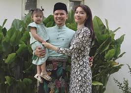 Internet sensation and social media personality who became known on instagram as penglipur lara with over 3 million followers. Three Year Old Child Star Lara Alana To Start Paying Taxes Malaysia Malay Mail