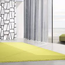 Der kelim teppich ist ein webteppich, dessen besonderheit darin besteht, dass der schussfaden an beiden seiten bei den kelim teppichen aus dem iran handelt es sich meistens um unikate bzw. Kelim Teppich Von Kinnasand Mit Fransen