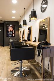 Salon De Coiffure L Atelier De Julien Inovea Deco Cote Maison Salon De Coiffure Deco Salon De Coiffure Decoration Salon De Coiffure