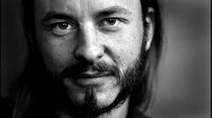 Peter Lundin har nu stævnet Pia K.