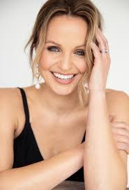 Abbey Saunders's Instagram, Twitter & Facebook