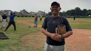 Sofbol dimainkan oleh dua tim di lapangan sofbol. Video Kurang Populer Di Kalangan Anak Dan Remaja Olahraga Softball Ternyata Bukan Mahal Tapi Susah Warta Kota