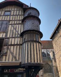 La Tour Des Orfevres Au Detour Des Rues De La Vieille Ville Medievale De Troyes Troyes Medieval Moyenage Archi Ardennes Architecture Leaning Tower Of Pisa