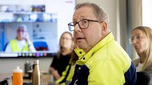 Mäns våld mot kvinnor stod i fokus när Josefina Johannisson, författare  till boken ”Mona: En mamma, ett mord, en dotter” besökte Volvo i Braås.