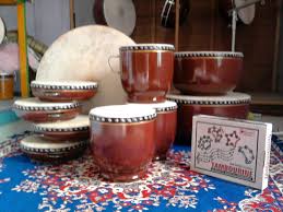 Gamelan memakai skala nada pentatonis dalam sistem skala nada (laras) slendro dan pelog. 50 Nama Alat Musik Tradisional Indonesia Beserta Daerah Asalnya Ilmuseni Com
