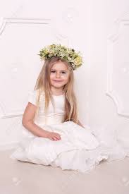 We did not find results for: Kind Im Kleid Mit Blume Kopf Kranz Madchenkleid Kinderkleidung Hochzeitskleid Brauthaupt Kranz Baby Tragt Niedliches Baby Blumenkronen Baby Im Studio Weisser Hintergrund Lizenzfreie Fotos Bilder Und Stock Fotografie Image 70357009